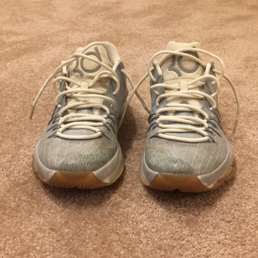 Silver KD 8 basketball shoes